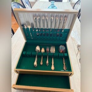 1881 Rogers Enchantment Silverware Set- 34 piece set